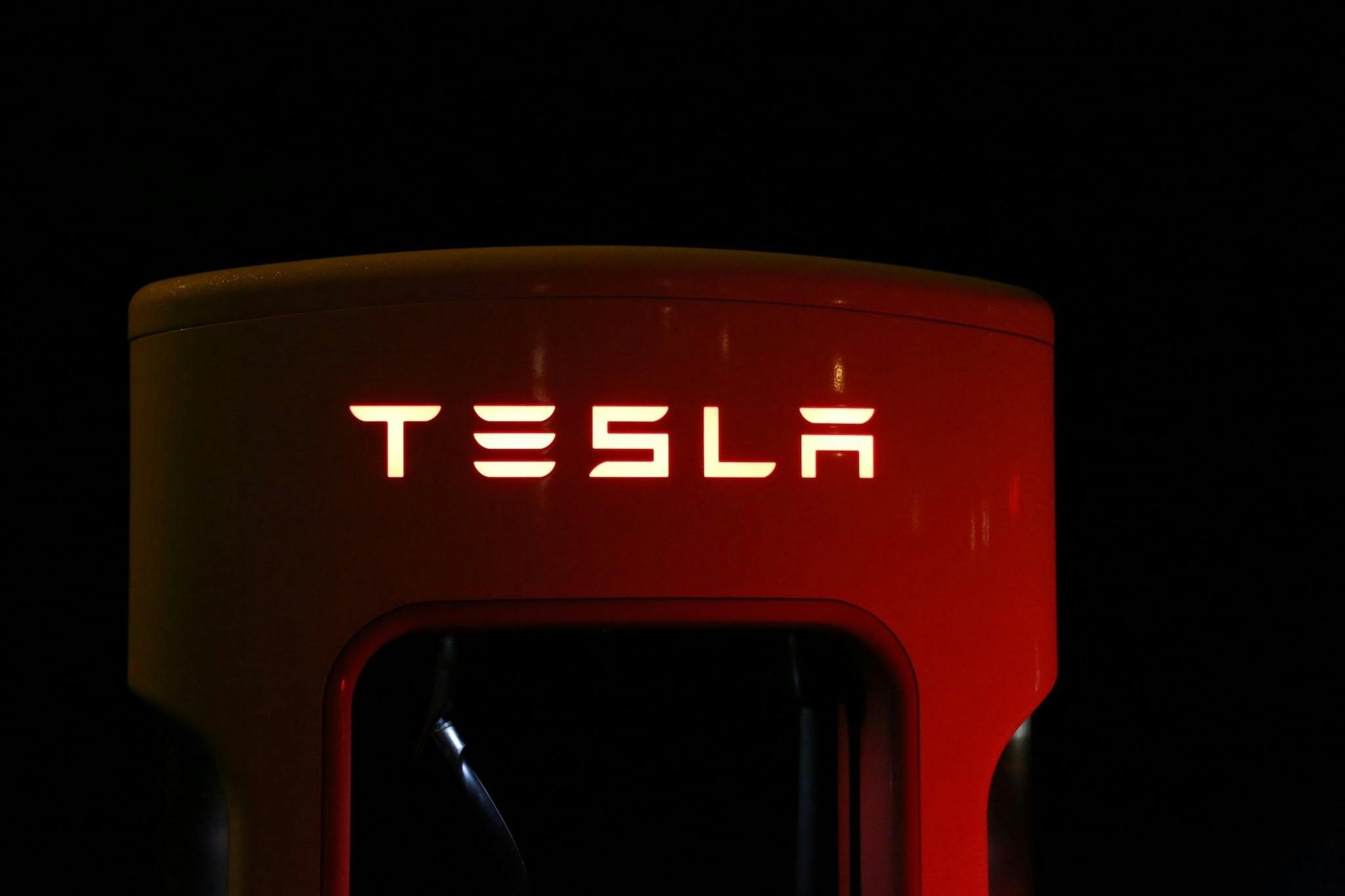 How to Trade Stocks: Tesla, Nasdaq rises Start trading today! 1 Understanding "how to trade stocks" is a journey that requires knowledge, strategy, and the right tools.